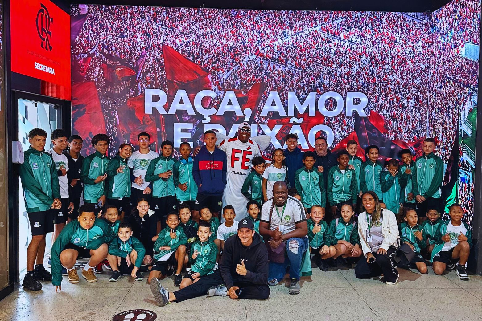 Leia mais sobre o artigo Explorando a História e a Paixão: A Visita dos Atletas do Futuro à Sede do Flamengo na Gávea