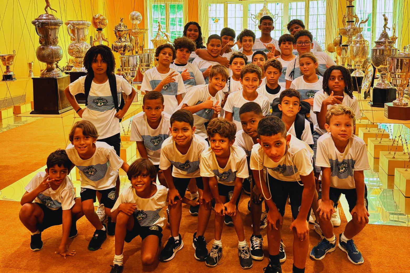 Leia mais sobre o artigo Núcleo Saquarema vive dia especial em visita à sede do Fluminense