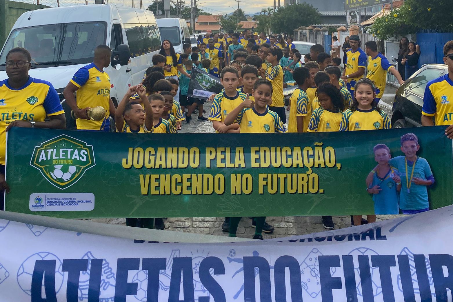 No momento, você está visualizando Atletas do Futuro participa dos desfiles cívicos em comemoração aos 185 anos de Saquarema